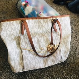 Sale of Pre loved Michael Kors Tote-Jet bag large